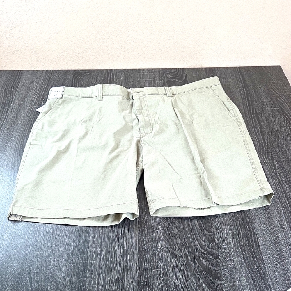 ROWN Men's Tan Shorts Khaki 98% Cotton 2% Spandex. Deep Pockets